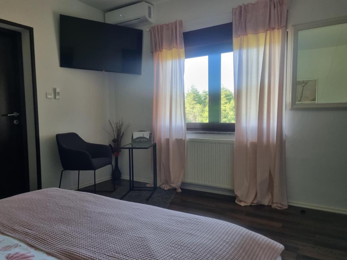 4 Seasons Guest House Rakovica Exterior photo